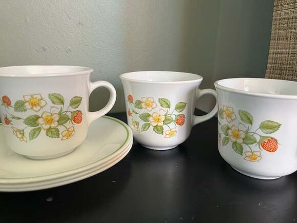 Corelle Other - Vintage Corelle Strawberry Sundae Set of 3 Coffee Cups and Saucers